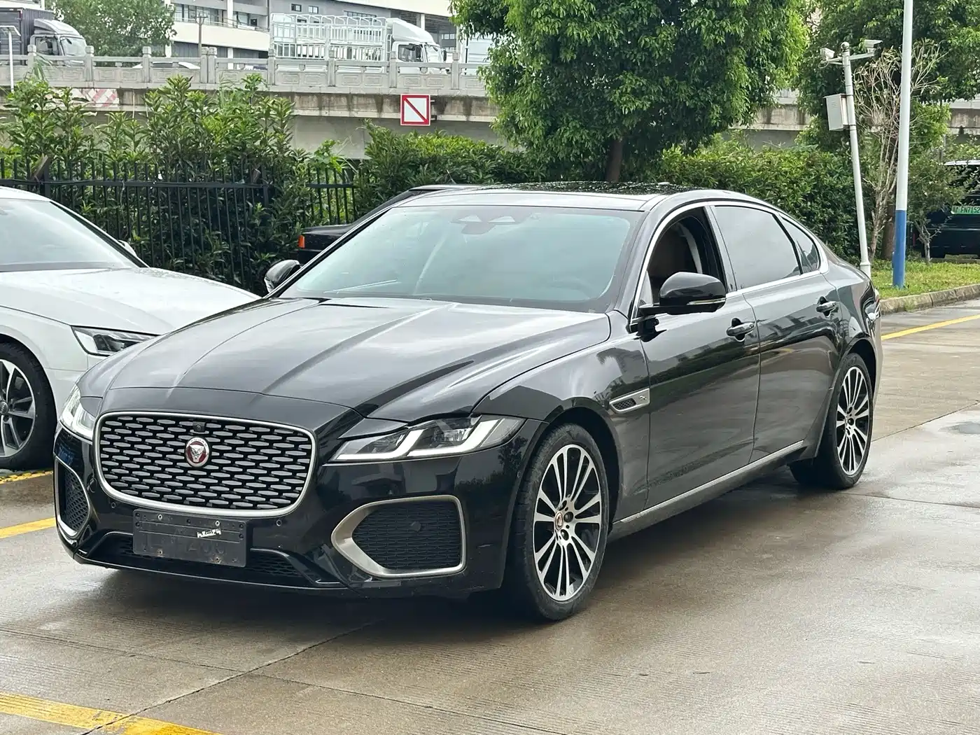 Jaguar XFL 2025 2025 2.0T P250 FWD Luxury Edition