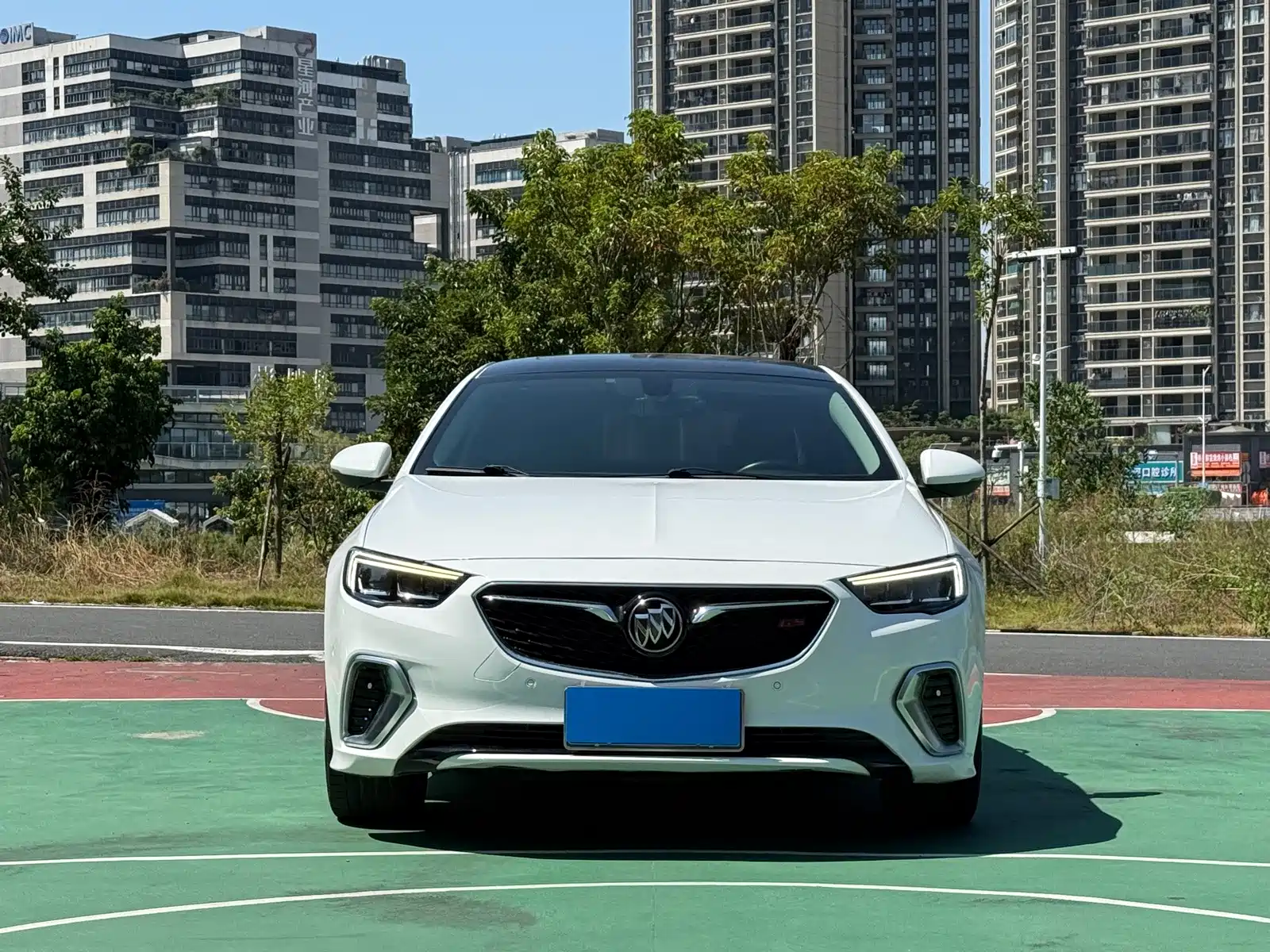 Photo 2 - Buick Regal