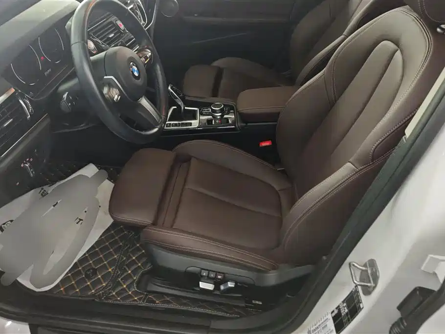 BMW 1 Series 2022 120i M Sport Shadow Edition фото 9