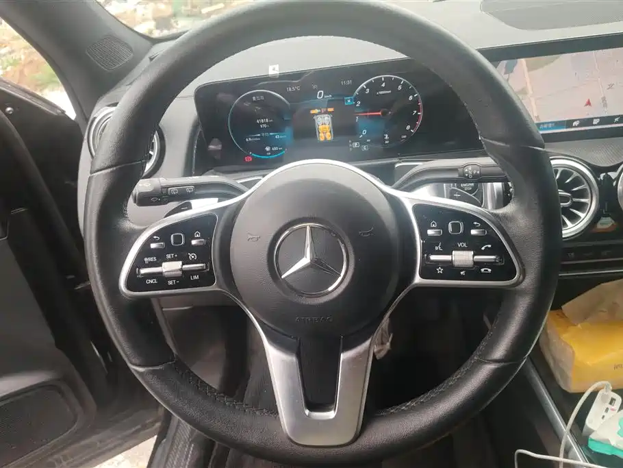 MERCEDES-BENZ GLB