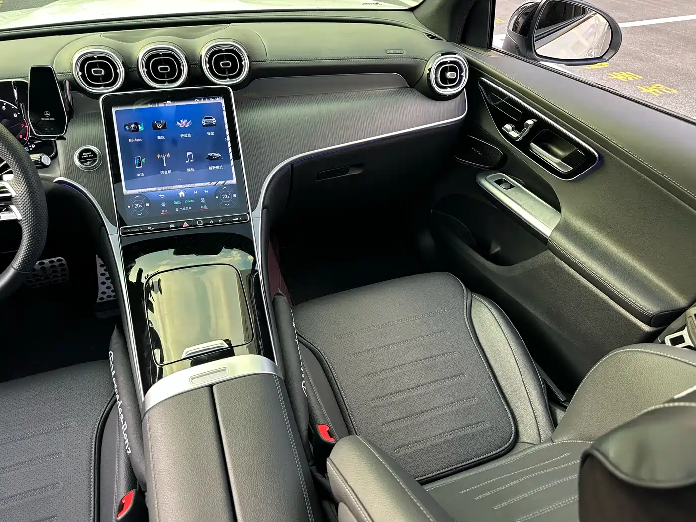 Mercedes-Benz GLC 2023 GLC 260 L 4MATIC Luxury 5-Seater фото 17