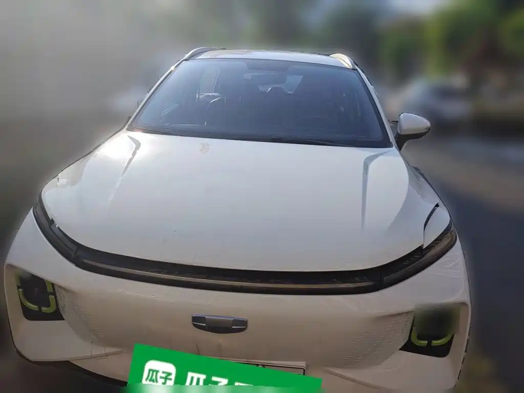 Фото 2 - Geely Geometry E Firefly