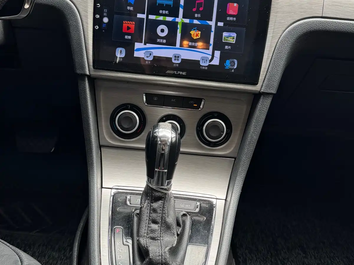 Volkswagen Lavida 2013 1.6L Automatic Comfort Edition фото 11