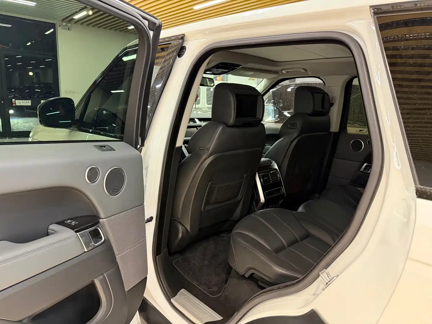 Land Rover Range Rover Sport 2015 3.0 SC V6 HSE фото 15