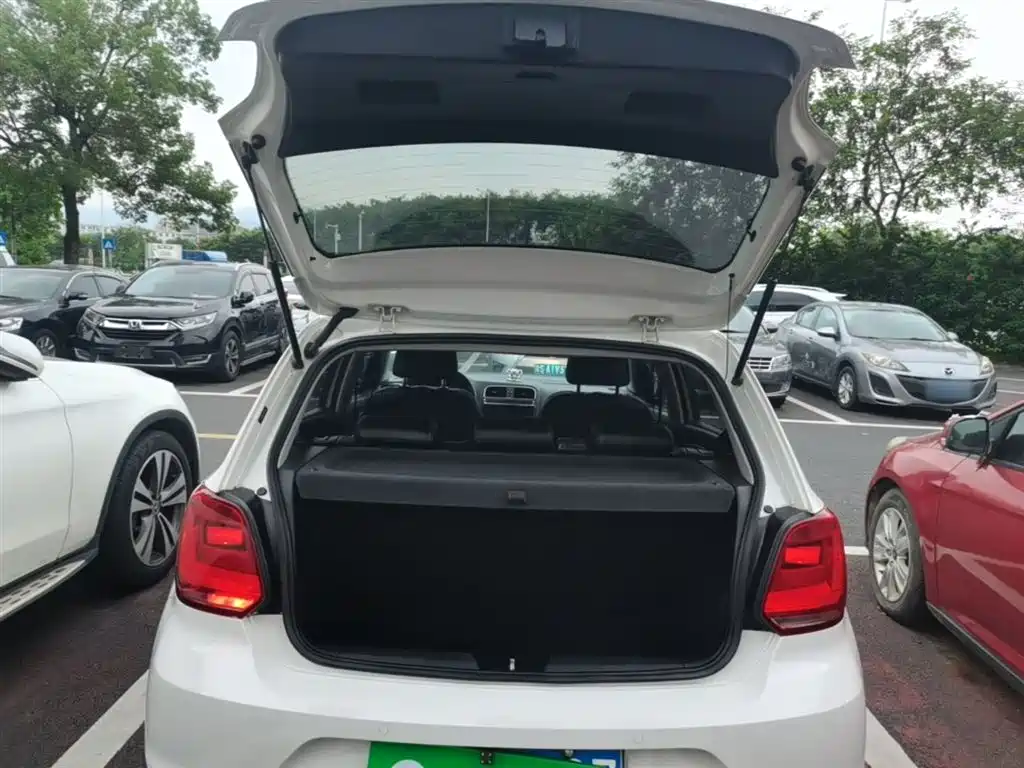 Volkswagen Polo 2016 1.6L Automatic Comfort фото 19