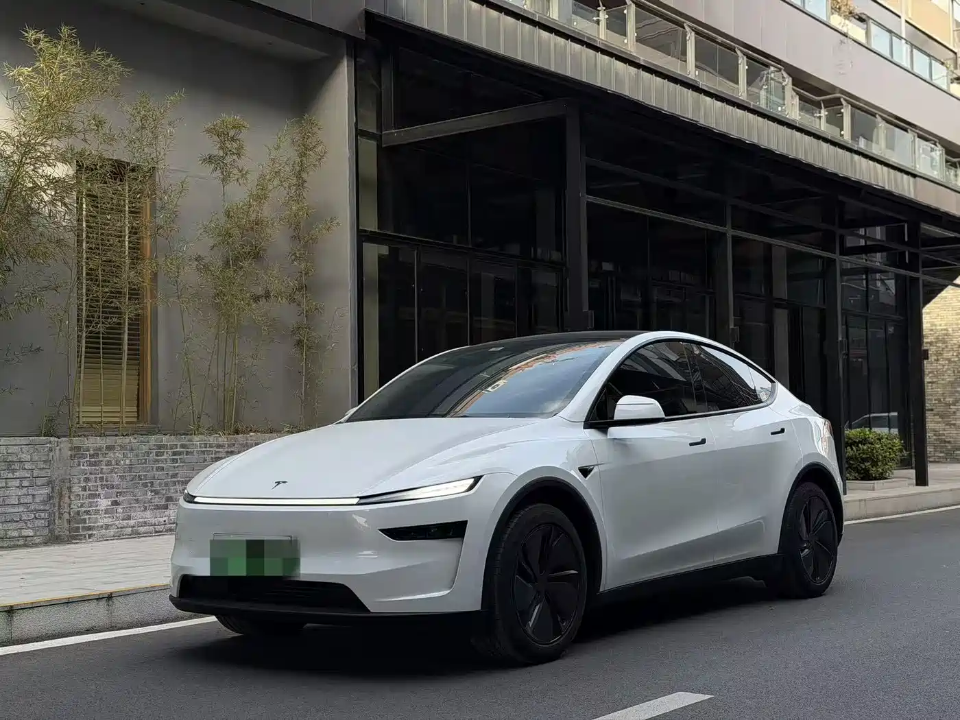 Tesla Model Y 2025 Rear-Wheel Drive