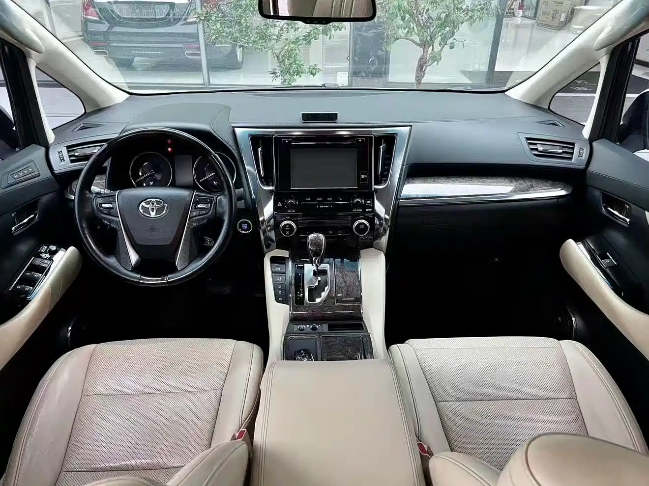 Toyota Alphard 2018 Facelift 3.5L Premium Edition фото 5