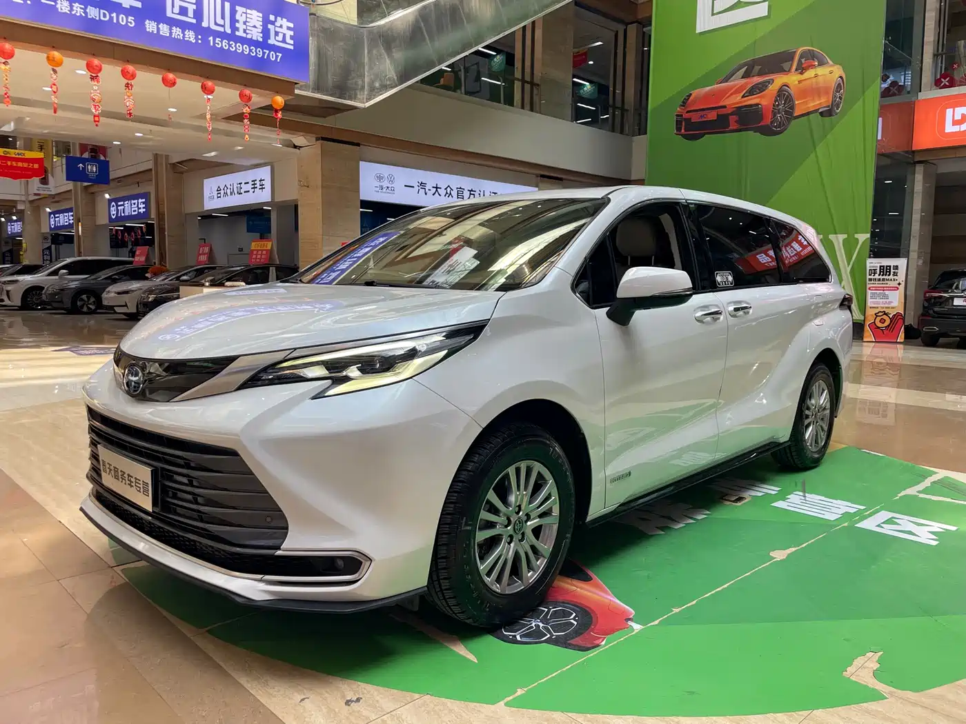Toyota Sienna 2021 2.5L Hybrid Premium Edition фото 3