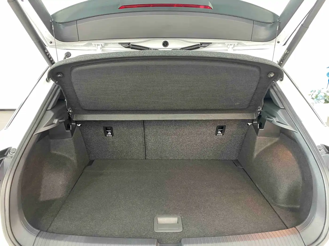Volkswagen T-ROC 2025 Facelift 300TSI DSG 2WD Dawn Edition фото 24