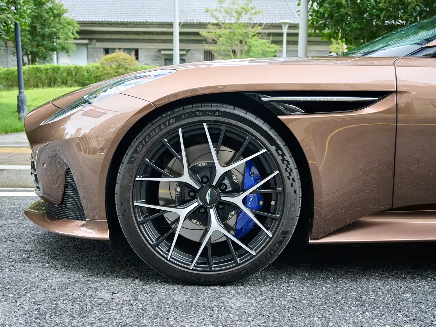 2025 Aston Martin DB12