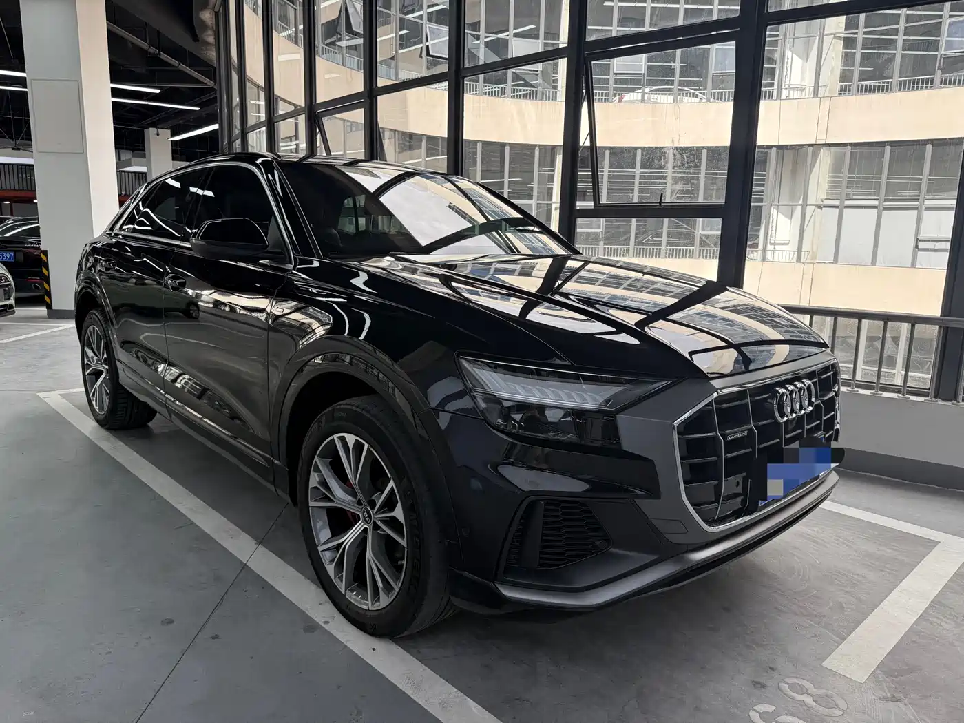 Фото 3 - Audi Q8