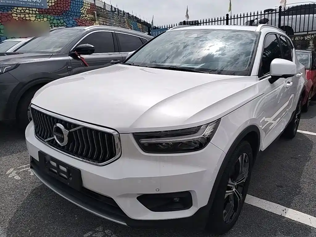 Photo 2 - Volvo XC40