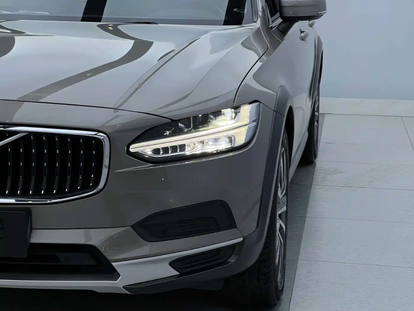 Volvo V90 2023 2022 Cross Country B5 AWD Momentum