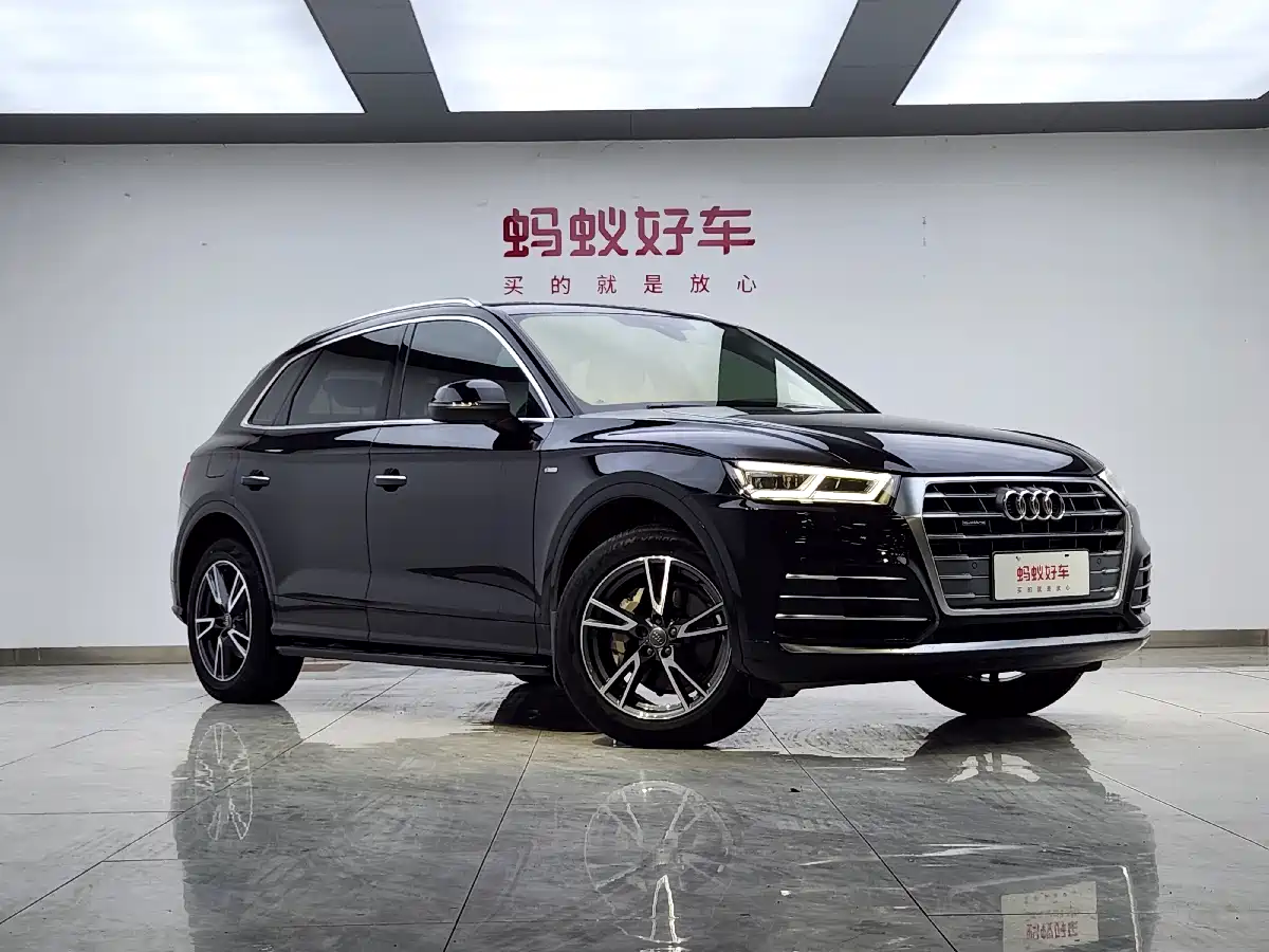 Audi Q5L 2020 Facelift 40 TFSI Honor Fashion фото 3