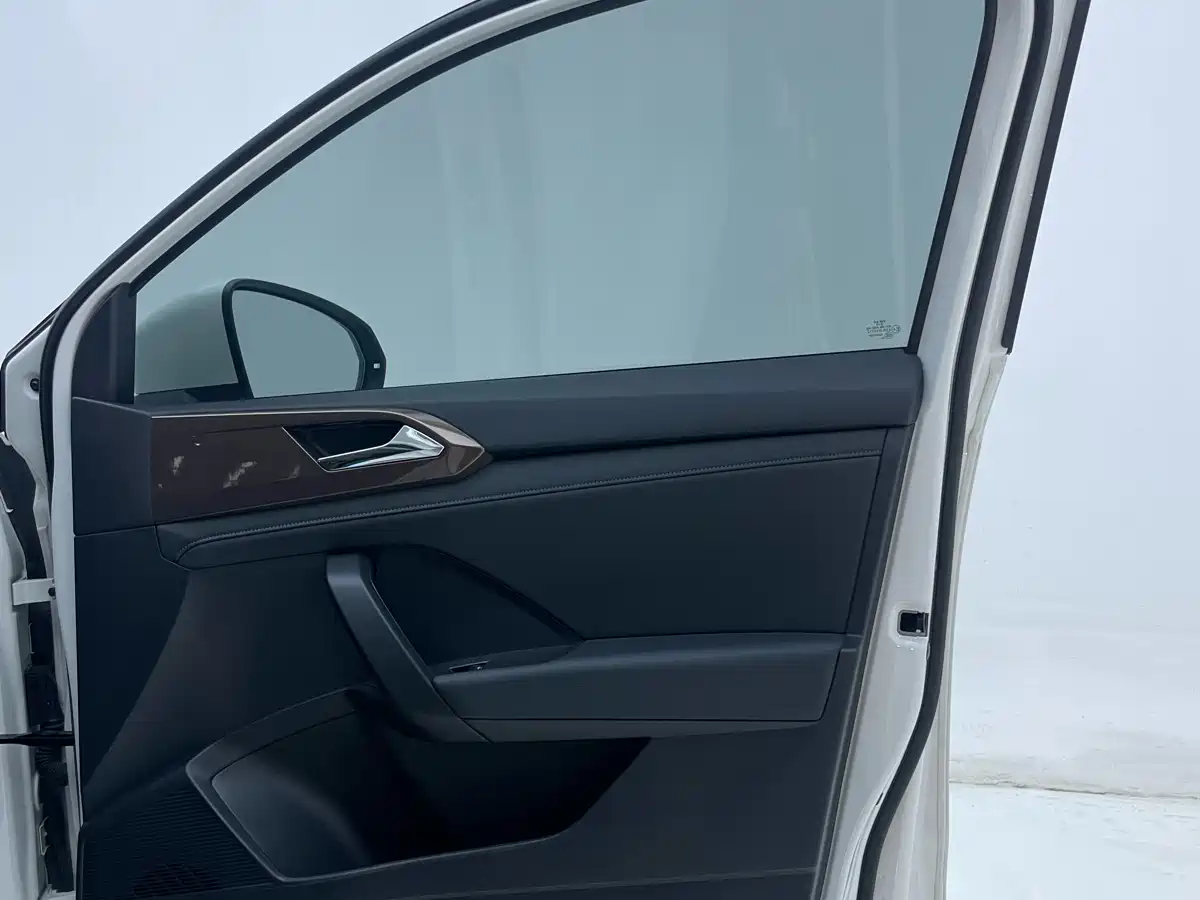 Volkswagen Tharu 2022 280TSI FWD Luxury Edition фото 28