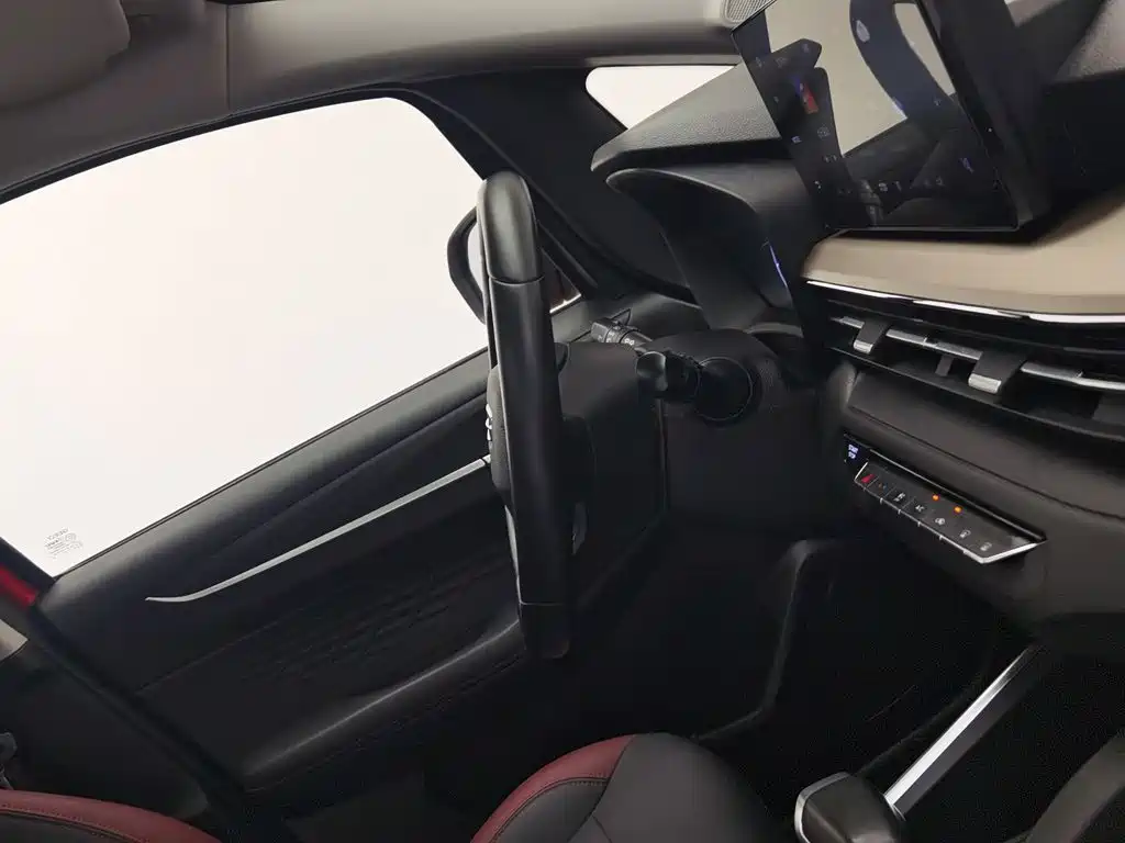 Фото 22 - Geely Vision X3