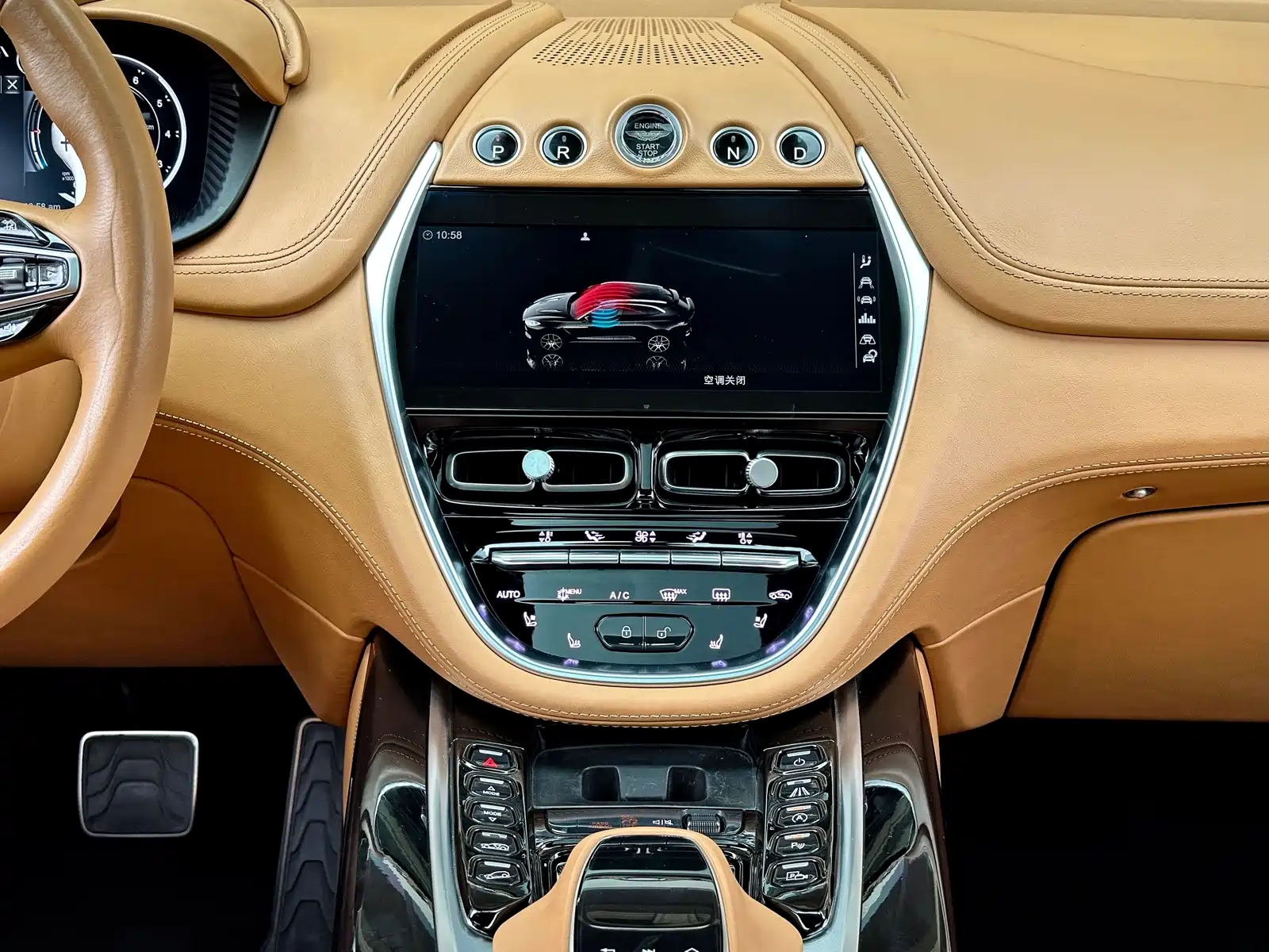 Фото 15 - Aston Martin DBX