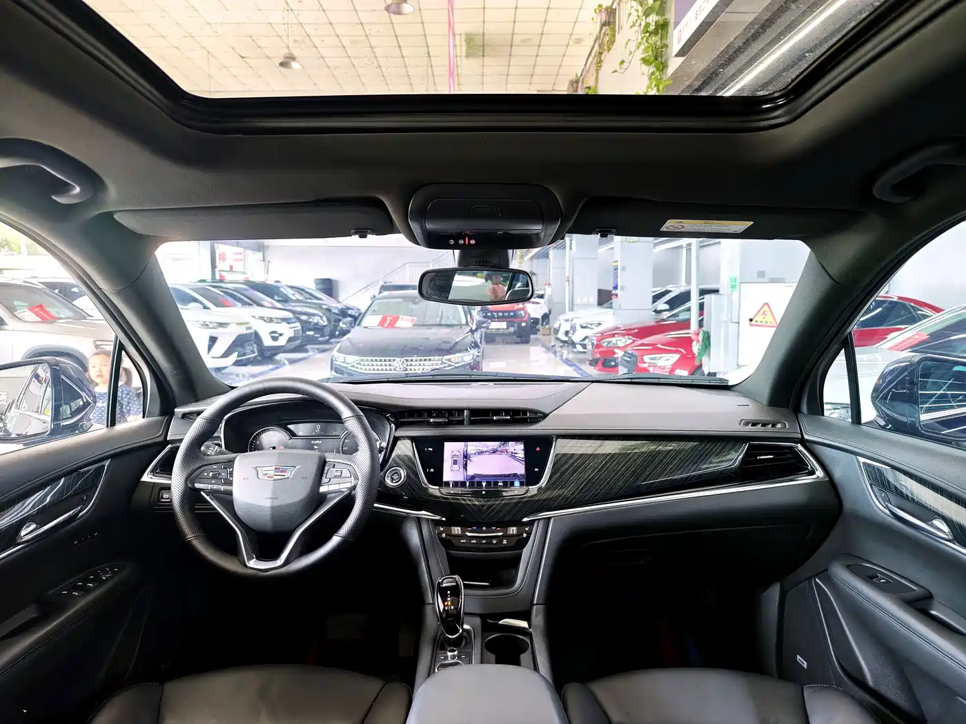 Photo 11 - Cadillac XT6