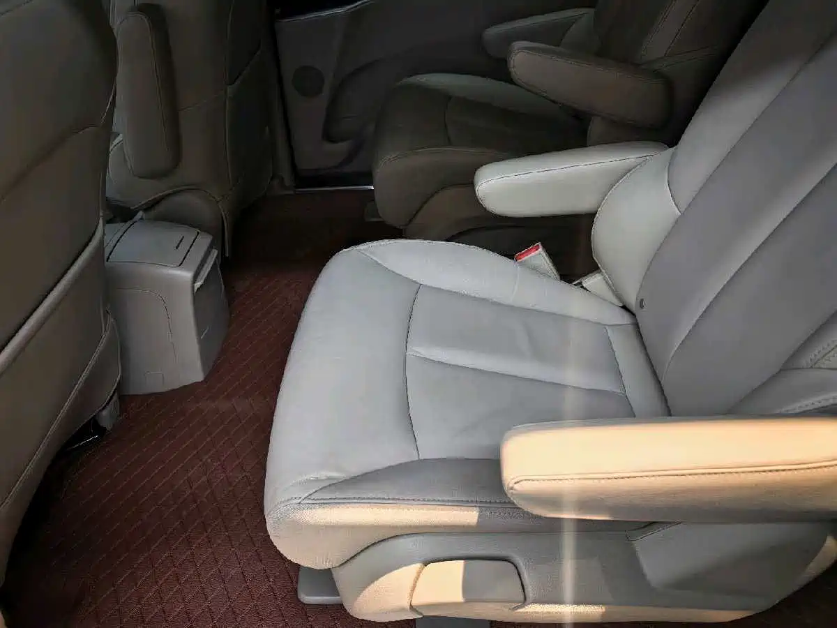 Buick GL8 2018 28T Premium Model China VI фото 12