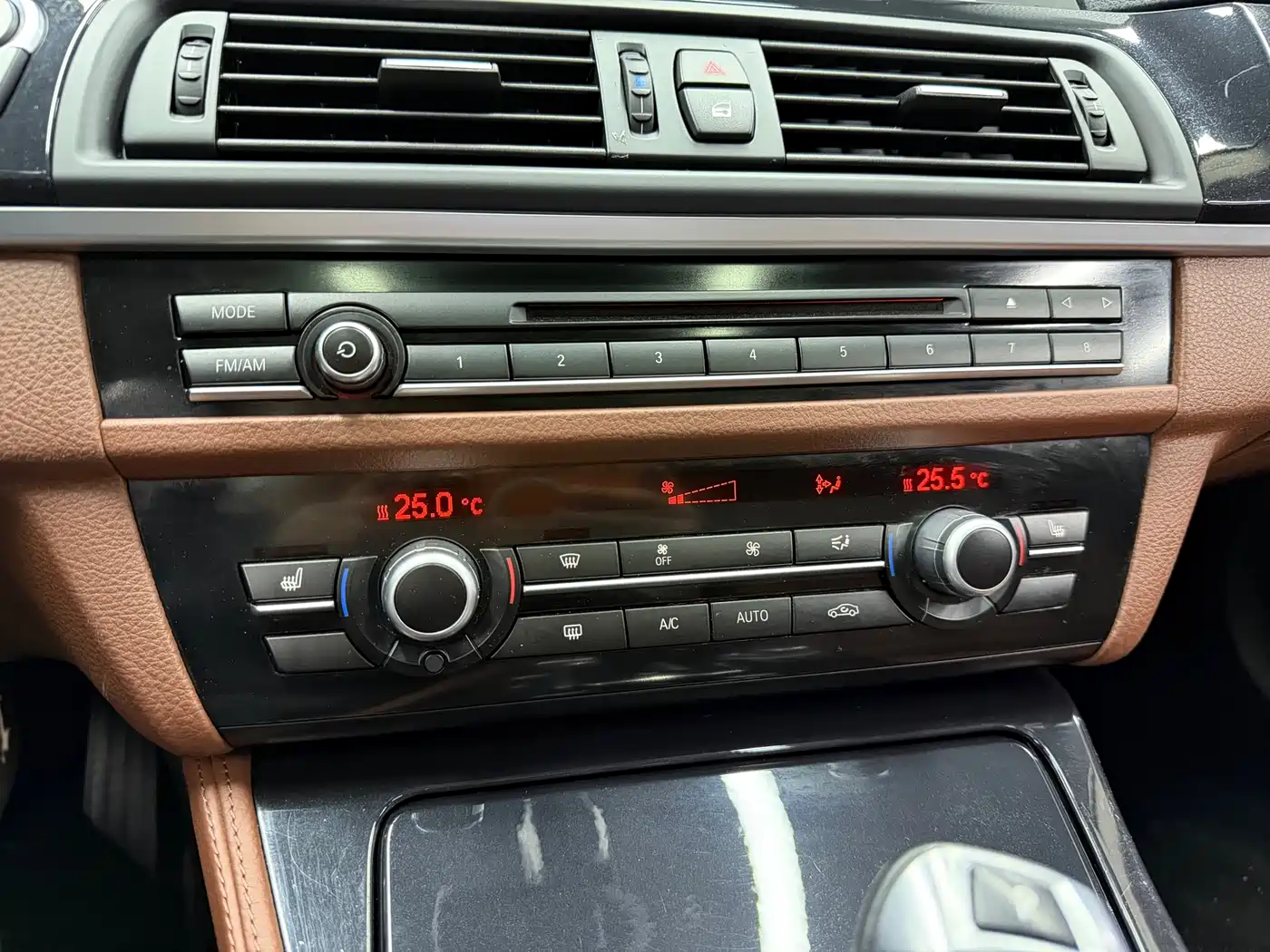 BMW 5 Series 2017 520Li Classic Edition фото 16