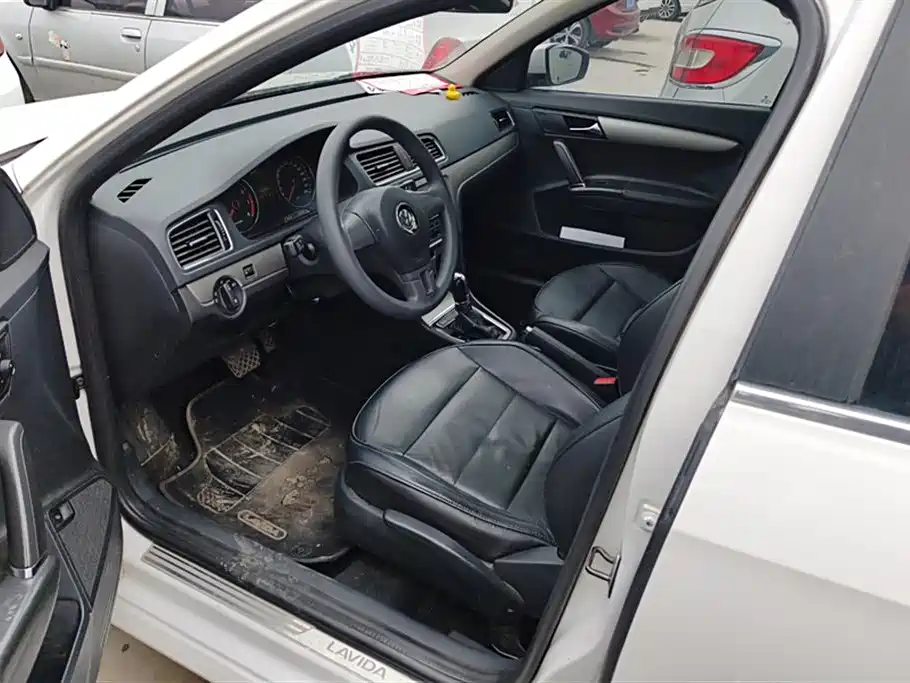 Volkswagen Lavida 2013 1.6L Automatic Comfort Edition фото 9