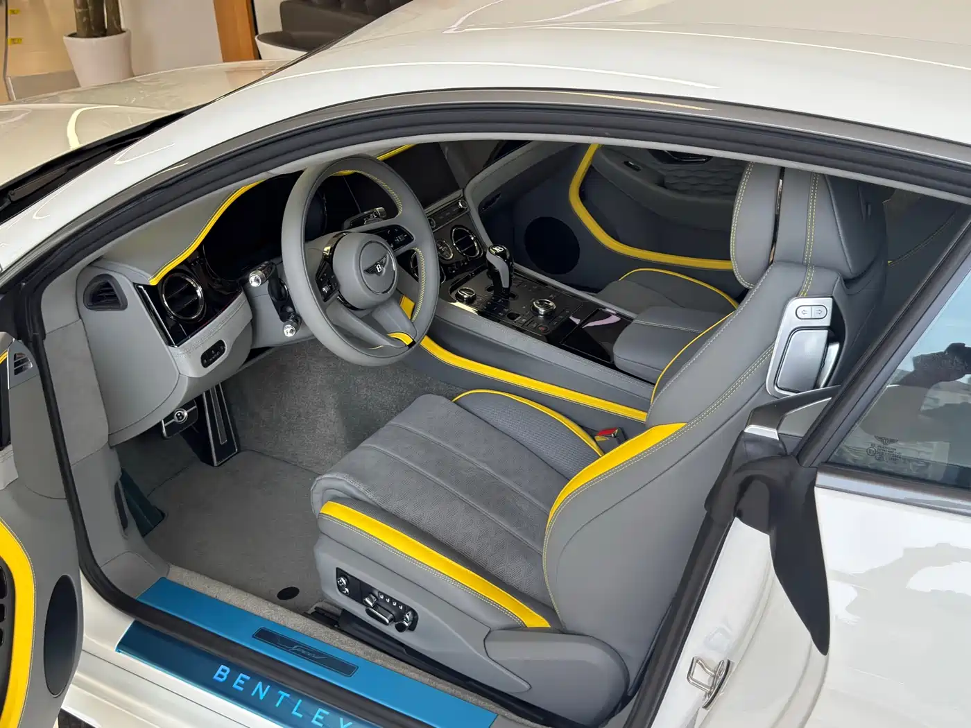 Bentley Continental фото 5