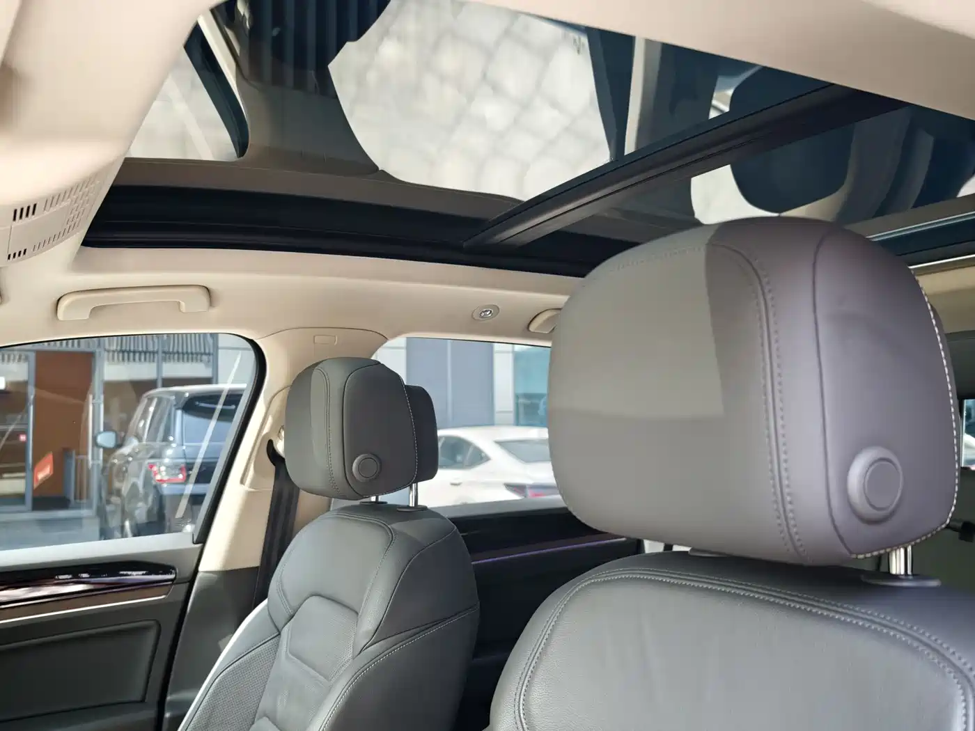 Volkswagen Touareg 2019 2.0TSI Sharp Wing Edition China VI фото 7