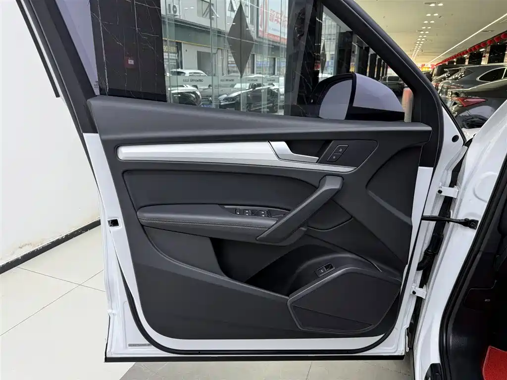 Audi Q5L 2020 Facelift 40 TFSI Honor Fashion фото 17