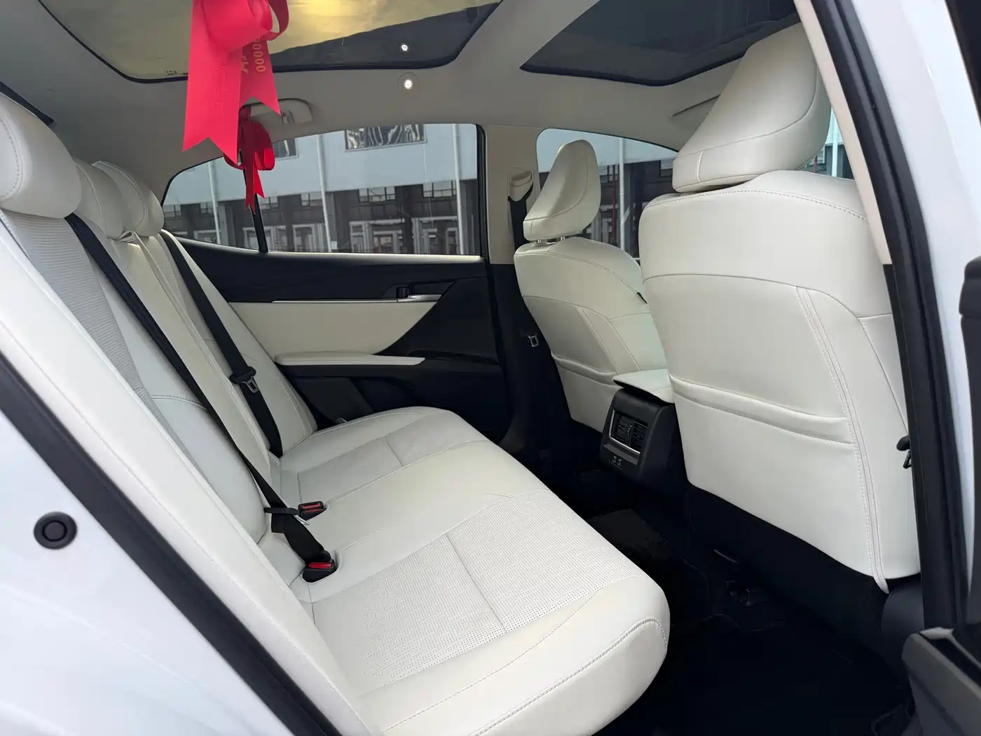 Toyota Camry 2026 Hybrid 2.0HG Premium Edition фото 9