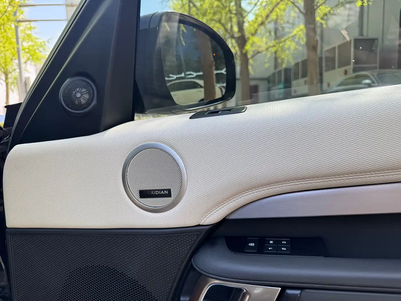 Land Rover Discovery 2021 360PS R-Dynamic SE фото 15