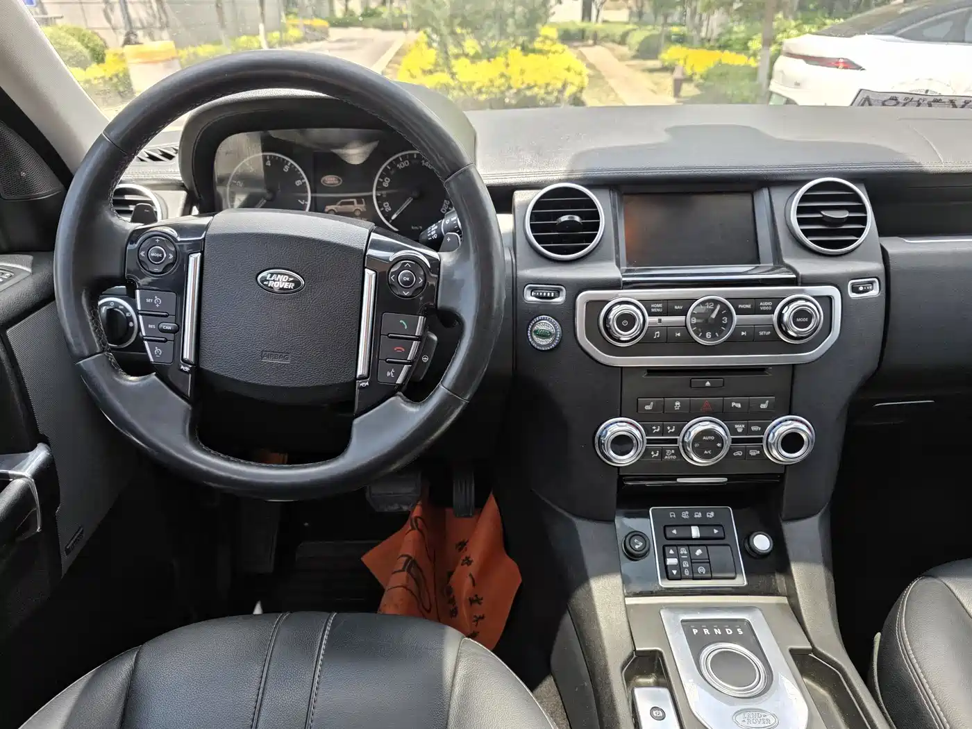 Land Rover Discovery 2016 3.0 SC V6 HSE фото 5