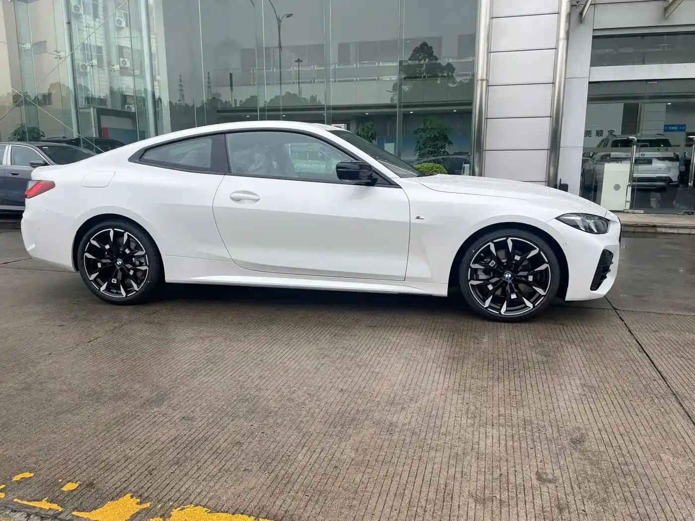 BMW 4 Series 2024 430i M Sport Shadow Edition фото 4