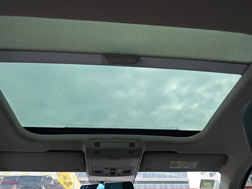 Volkswagen Polo 2019 Plus 1.5L Automatic Colorful Tech Edition фото 18