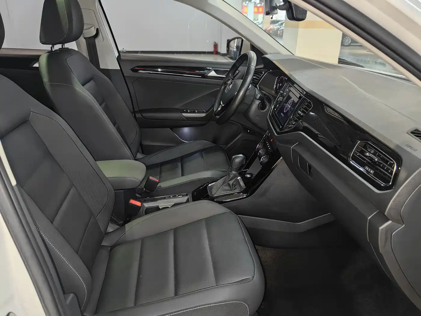 VOLKSWAGEN T ROC EXPLORING SONGS