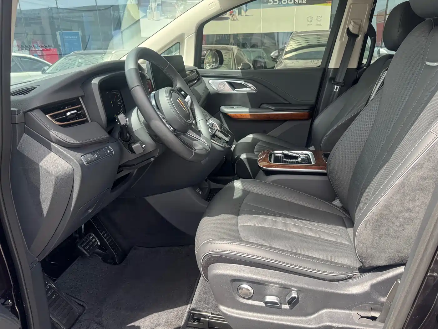 Hongqi HQ9 PHEV 2024 Model 2.0T AWD Luxury Edition фото 7