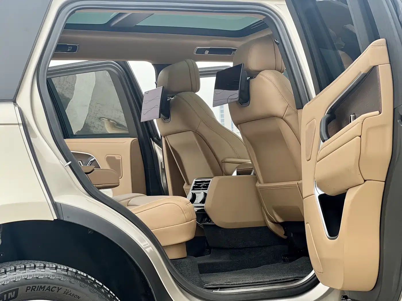 Land Rover Range Rover 2023 3.0 L6 400PS Genesis Extended Version фото 8