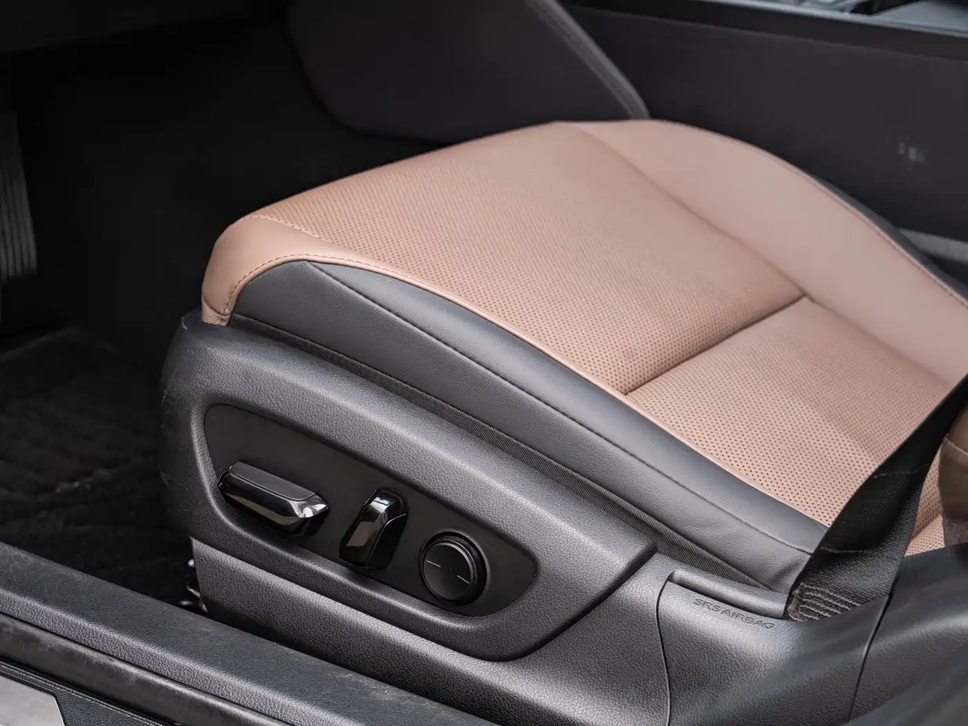 Lexus ES 2022 300h Ultimate Edition фото 20