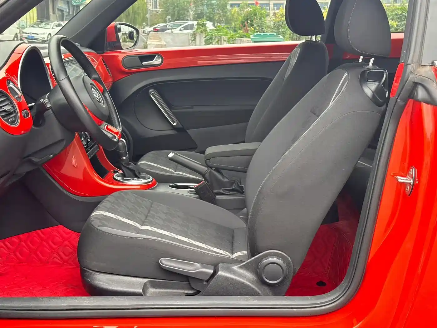Volkswagen Beetle 2017 180TSI Enjoy фото 6