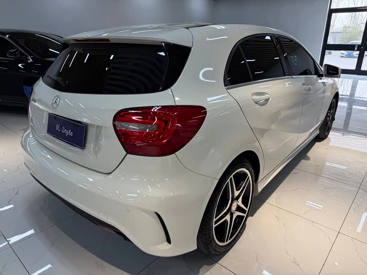 Mercedes-Benz A-Class (Import) 2016 A 260 Sport фото 3