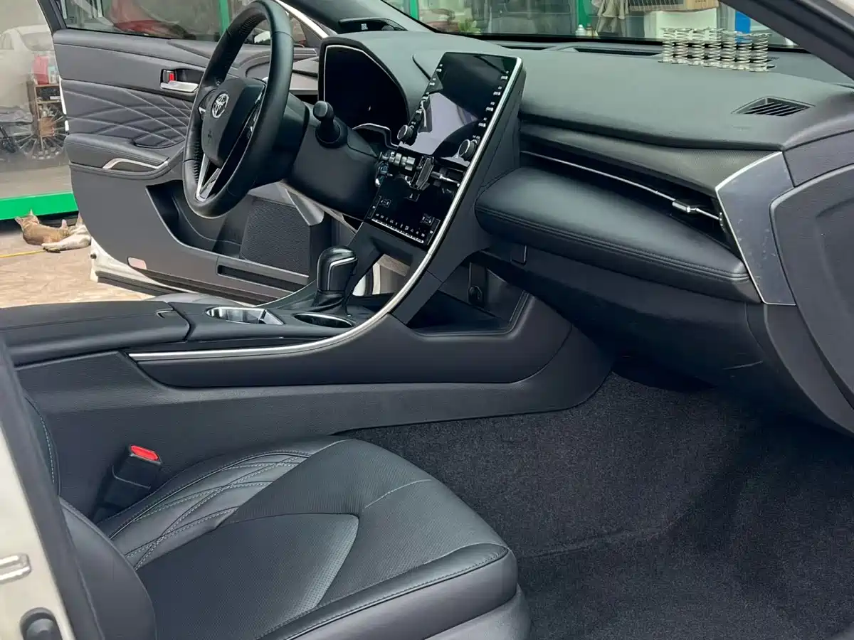 Toyota Avalon 2019 Hybrid 2.5L Limited Flagship Version China V фото 3
