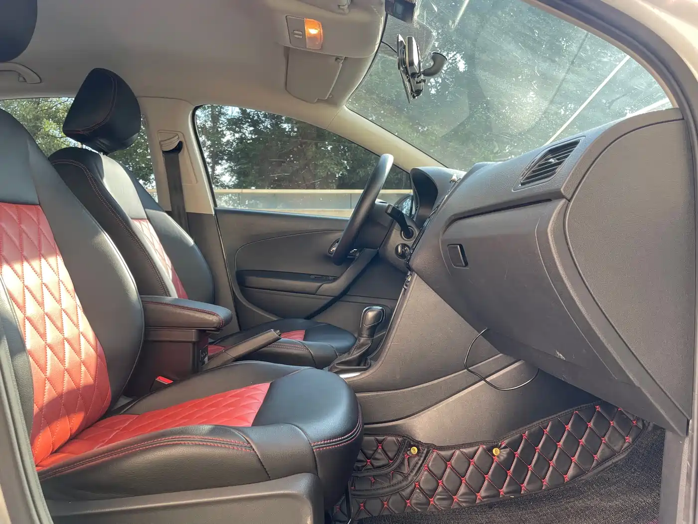 Volkswagen Polo 2018 1.5L Auto Safe Drive фото 14