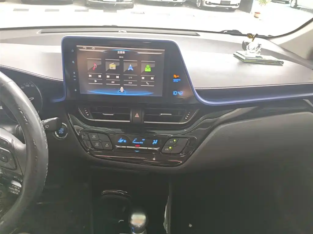 Toyota C-HR 2020 Model 2.0L Leading фото 13