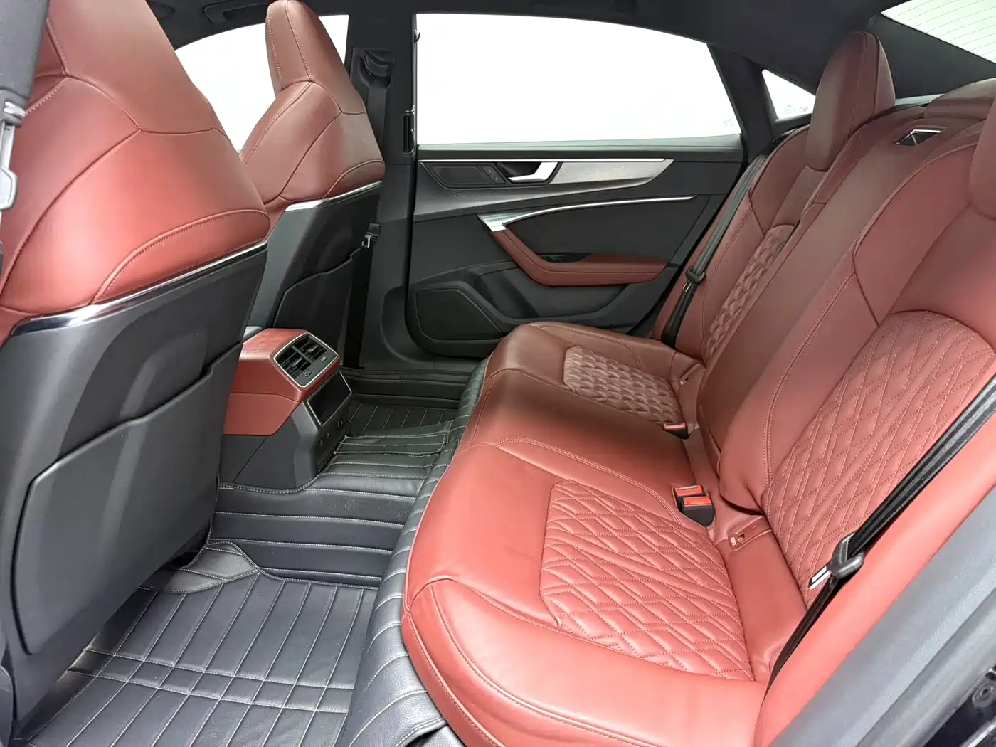 Audi A7L 2024 45 TFSI quattro S-line Black Warrior Edition фото 4