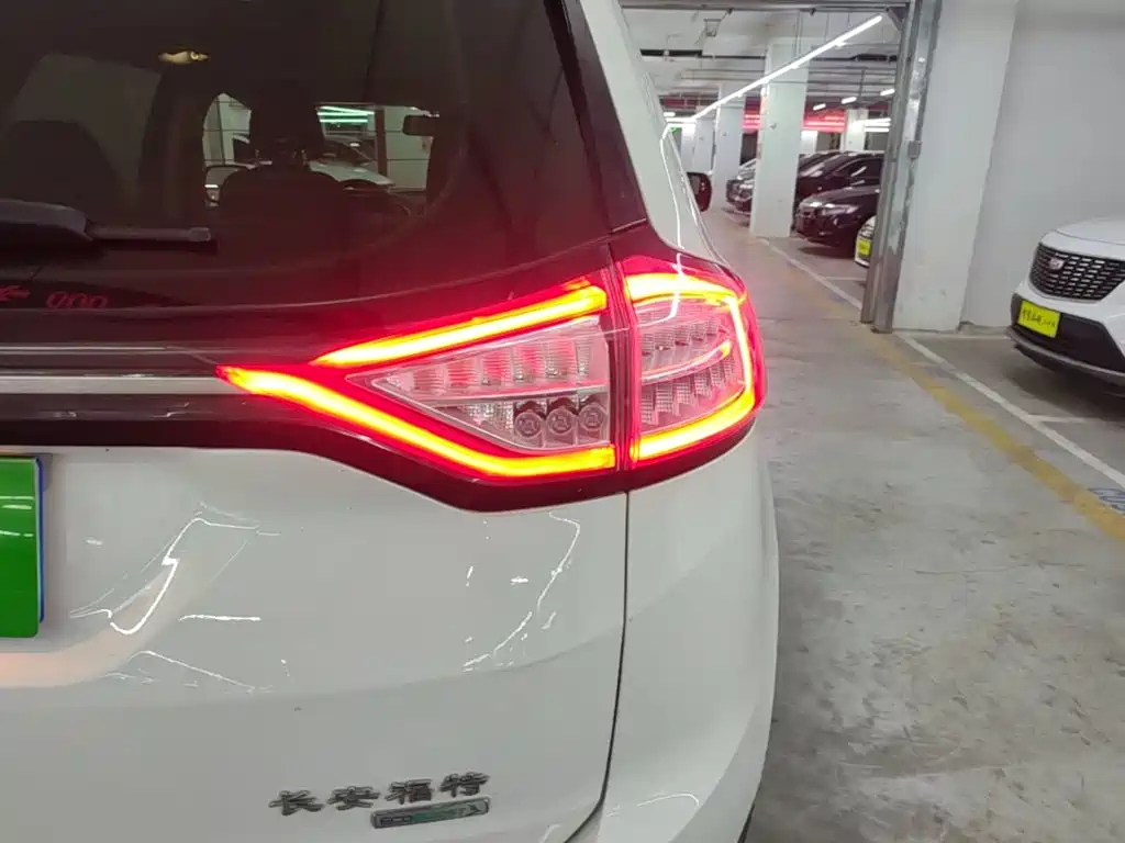 Фото 8 - Ford Edge