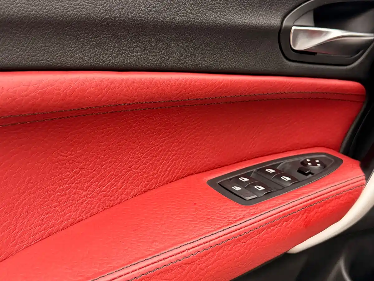 BMW 1 Series (Import) 2015 120i Leading фото 5