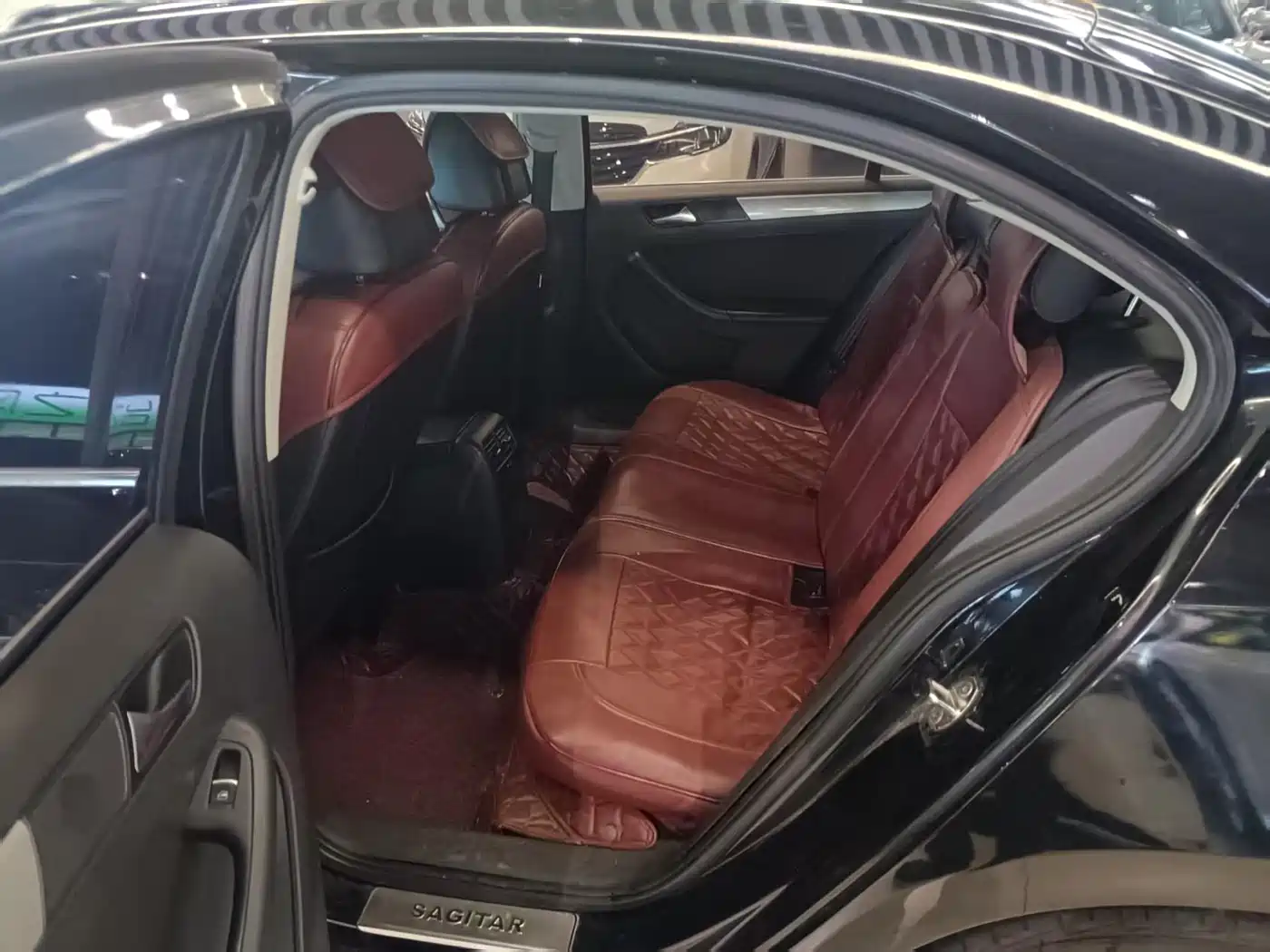 Volkswagen Sagitar 2014 1.6L Automatic Fashion фото 9