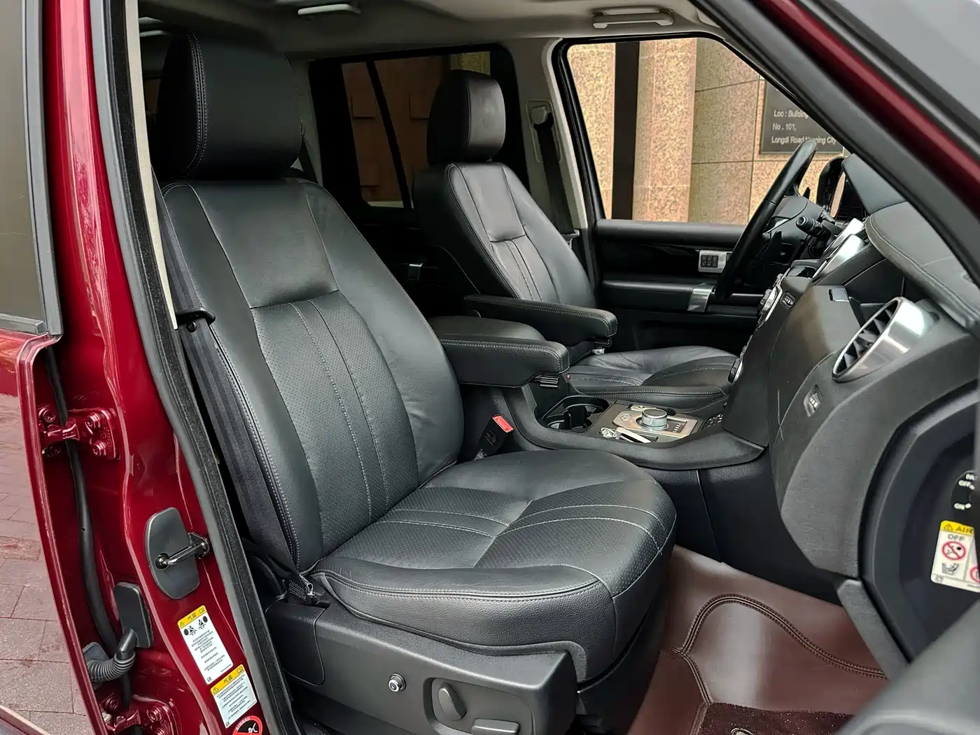 Land Rover Discovery 2015 3.0 SC V6 SE фото 9