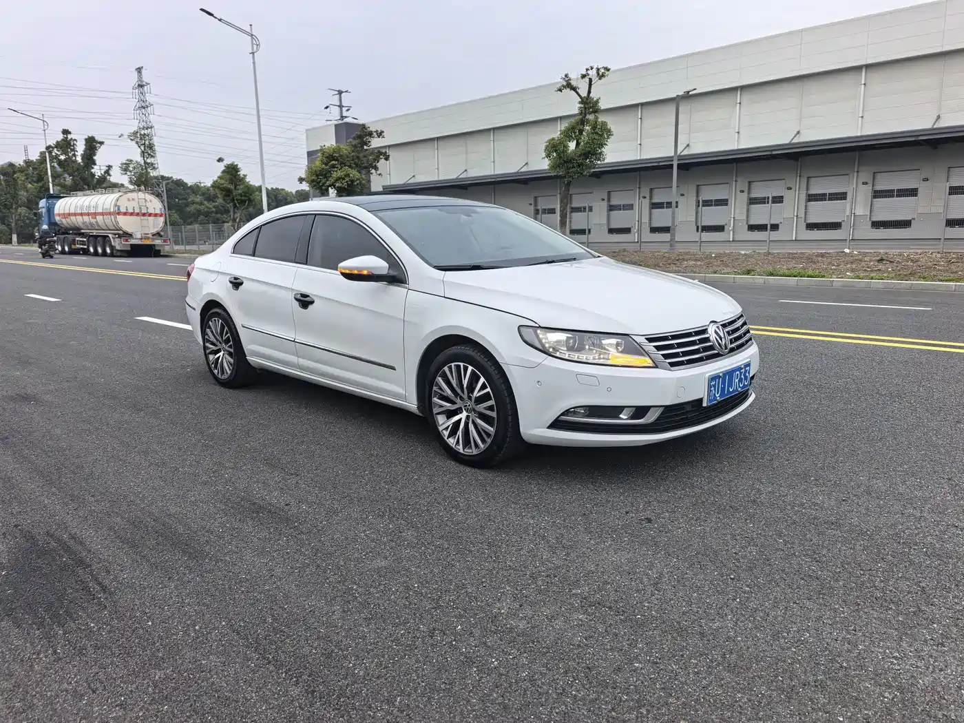 Volkswagen FAW-Volkswagen CC 2016 Model 1.8TSI Luxury фото 3