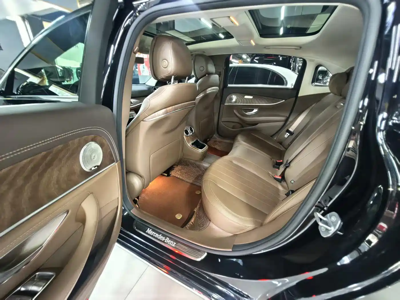 Mercedes-Benz E-Class 2023 E 300 L Luxury фото 7