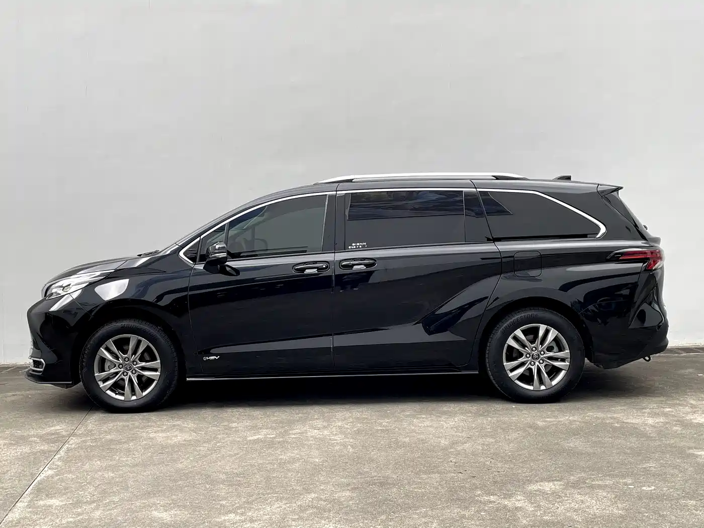 Toyota Sienna 2024 2.5L Hybrid Comfort Edition фото 6